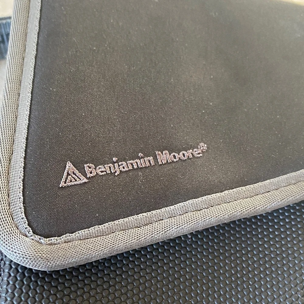 Benjamin Moore Paint Sample Carrying Case – Excellent Condition